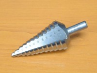 Stupňovitý vrták do kovu 4-12mm x 1mm HSSE s priamou drážkou, CZTOOL